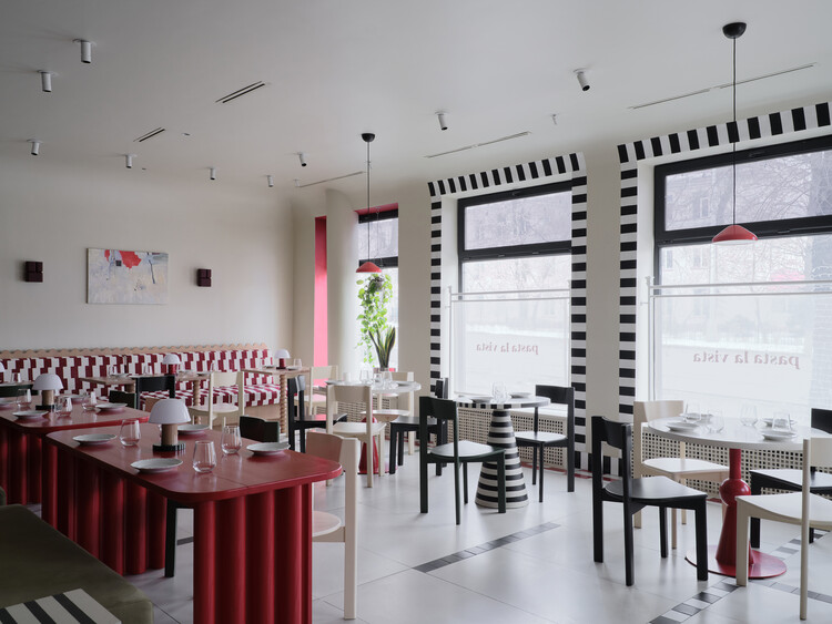 Pasta La Vista Bistro / Naaw - Интерьерная фотография, столовая, стул, стол