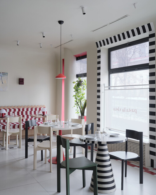 Pasta La Vista Bistro / Naaw - Интерьерная фотография, столовая, стул