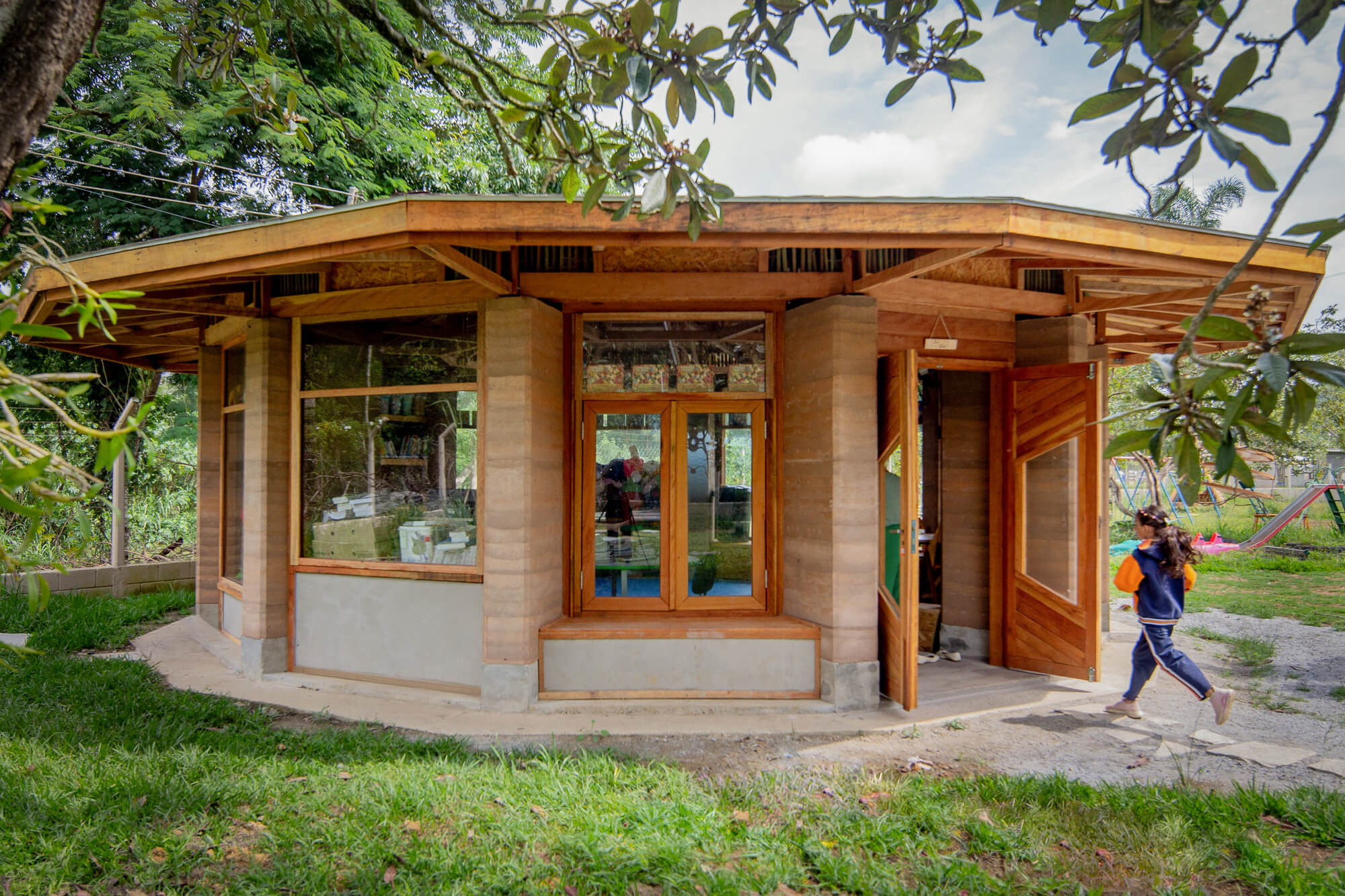 Устойчивая школа Бразилия / SEM MUROS ARQUITETURA Integrada