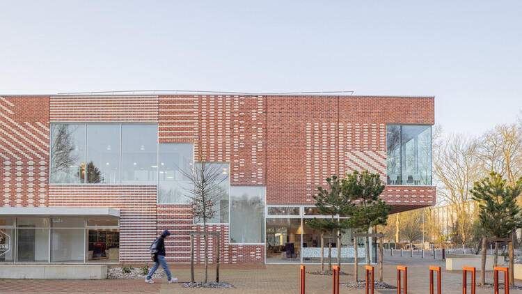 (S) PACE PARISELLE Образовательное здание / D'Houndt+Bajart Architectes & Associés - Внешняя фотография
