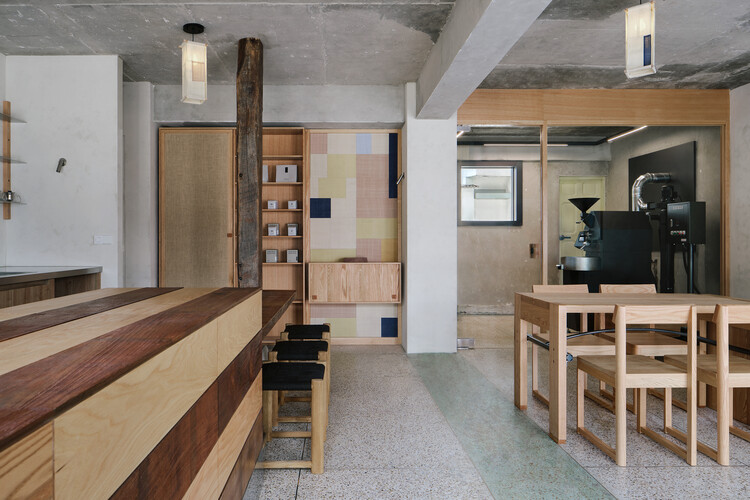 Yeonheun Roasters / Sherpa - Интерьерная фотография, кухня, дерево
