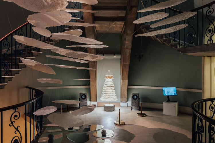 10 основных моментов павильона из лондонского дизайна Biennale 2025 - изображение 2 из 47