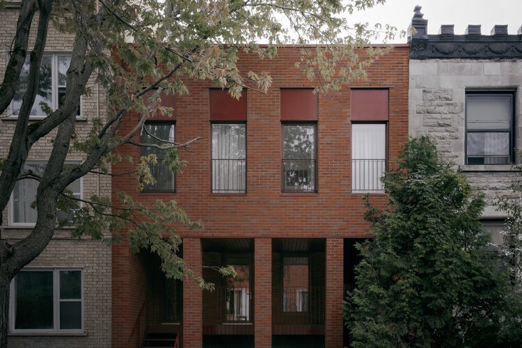 Binôme Multi -Residence / Appareil Архитектура - внешняя фотография, кирпич, лестница, дверь