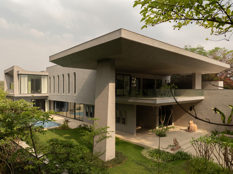 Дом вокруг косой колонки / Renesa Architecture Design Studio - изображение 1 из 31