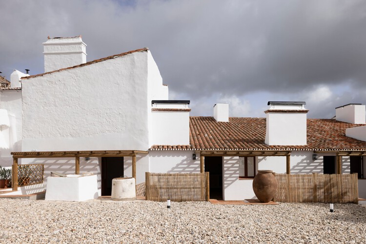 Estremoz 6 Houses / A+Architecture - изображение 1 из 45