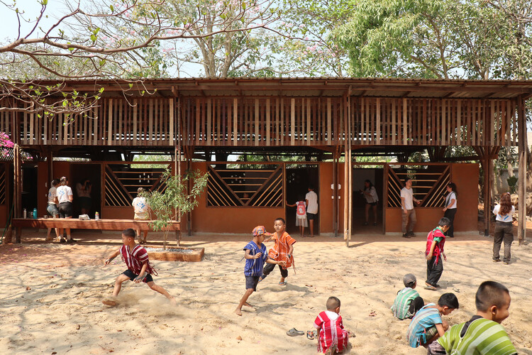 Hway Ka Loke School / Simple Architecture - Внешняя фотография, древесина