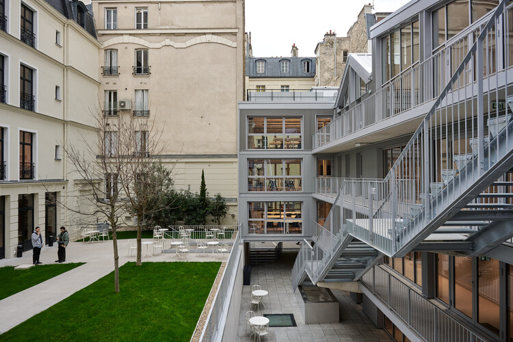 Istituto Marangoni Design School / Clément Blanchet Architecture - Экстерьерная фотография, фасад, бетон, балкон, двор