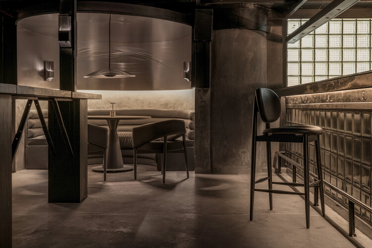 LAIR Restaurant Bar / Renesa Architecture Design Studio - интерьерная фотография, освещение, стул