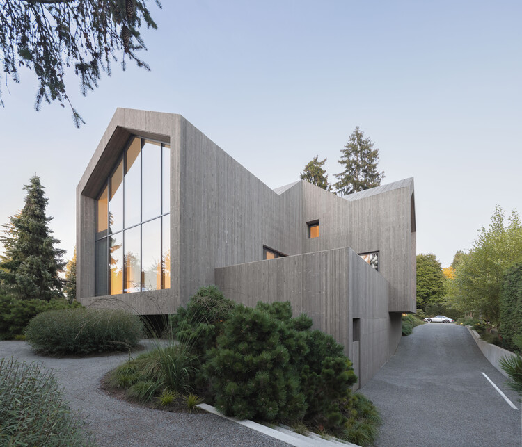 Повторно разбитый дом / McLeod Bovell Modern Houses - изображение 1 из 35