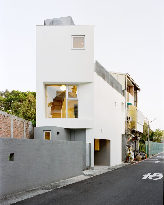 Triangle House / Metrics Architecture Studio - Экстерьем фотография, бетон