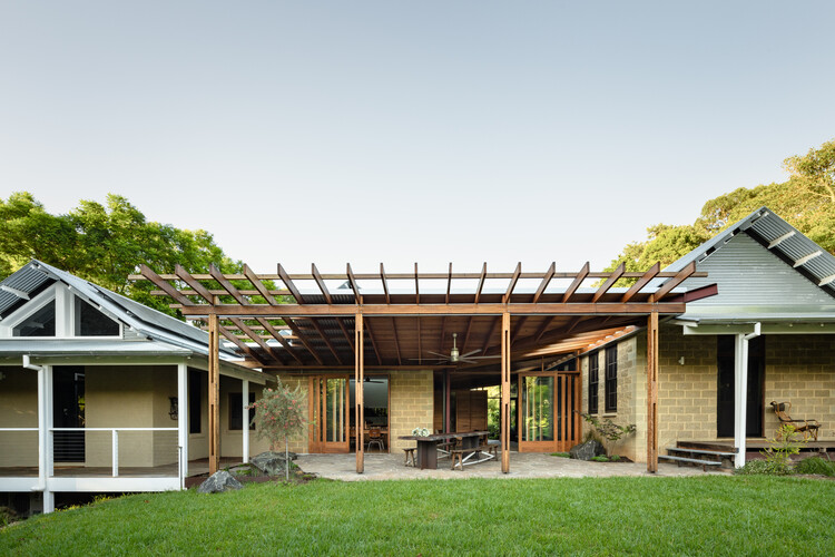 Zulaichha Laurence Tree Chiep House / Studio Zawa - изображение 1 из 17