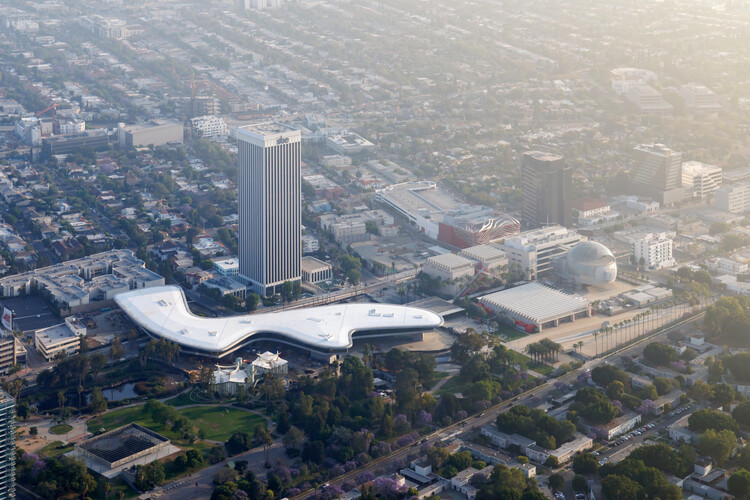 Сначала посмотрите на галереи Lacma David Geffen, разработанные Питером Зумтор - изображение 1 из 12
